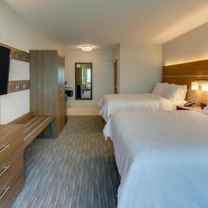 Queen Suite Two Queen Beds